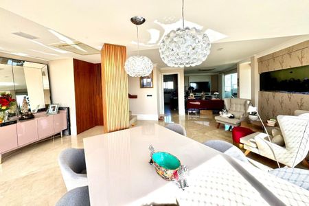 Apartamento à venda com 205m², 3 quartos e 3 vagas