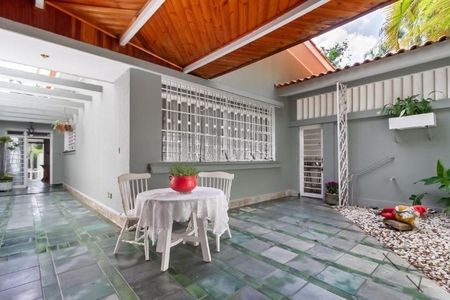 Casa à venda com 292m², 3 quartos e 4 vagas