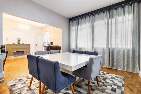 Casa à venda com 292m², 3 quartos e 4 vagas