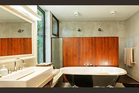 Casa à venda com 2 quartos, 220m² em Alto de Pinheiros, São Paulo