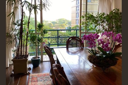 Apartamento à venda com 219m², 2 quartos e 2 vagas