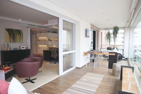 Apartamento à venda com 3 quartos, 240m² em Jardim Paulista, São Paulo