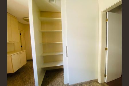 Apartamento à venda com 240m², 4 quartos e 4 vagas