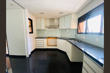 Apartamento à venda com 240m², 4 quartos e 4 vagas