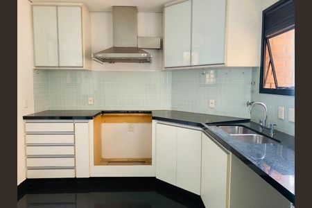 Apartamento à venda com 240m², 4 quartos e 4 vagas