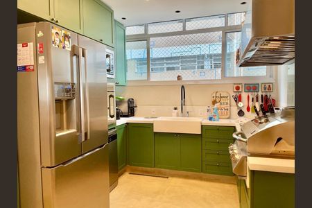 Apartamento à venda com 191m², 3 quartos e 1 vaga