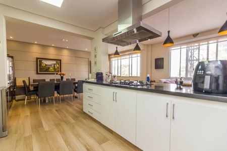 Apartamento à venda com 3 quartos, 142m² em Jardim Europa, São Paulo