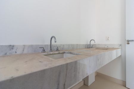 Apartamento à venda com 142m², 3 quartos e 2 vagas Apartamento à venda com 142m², 3 quartos e 2 vagasBanheiro da Suíte 3