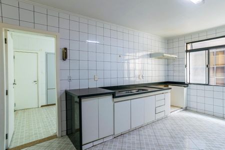Apartamento à venda com 275m², 4 quartos e 2 vagas