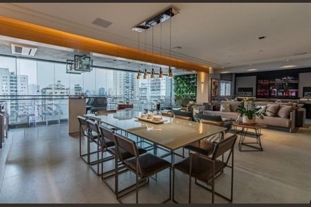 Apartamento à venda com 230m², 3 quartos e 5 vagas