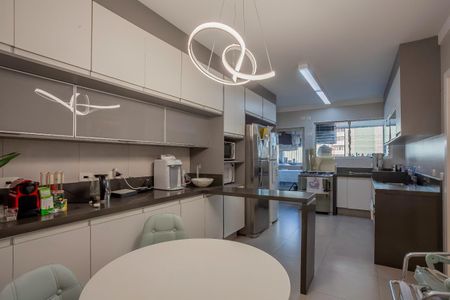 Apartamento à venda com 3 quartos, 200m² em Santa Cecilia, São Paulo