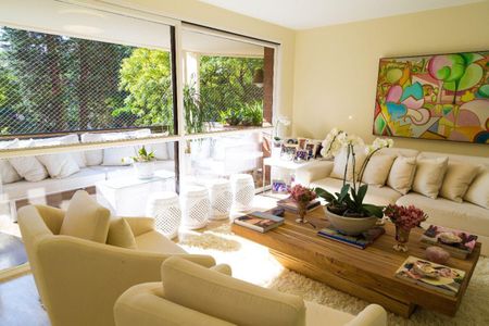 Apartamento à venda com 4 quartos, 350m² em Jardim Europa, São Paulo