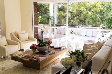Apartamento à venda com 4 quartos, 350m² em Jardim Europa, São Paulo