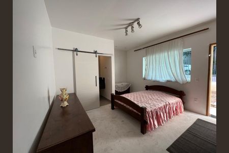 Casa à venda com 231m², 2 quartos e 1 vaga