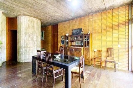 Casa à venda com 5 quartos, 710m² em Alto de Pinheiros, São Paulo