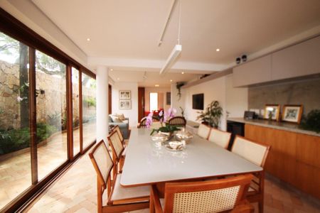 Casa à venda com 3 quartos, 300m² em Planalto Paulista, São Paulo
