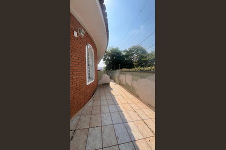 Casa à venda com 170m², 3 quartos e 3 vagas Casa à venda com 170m², 3 quartos e 3 vagasQuintal