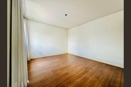 Apartamento à venda com 180m², 2 quartos e 2 vagas
