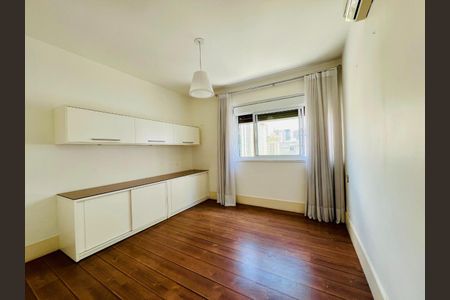 Apartamento à venda com 180m², 2 quartos e 2 vagas