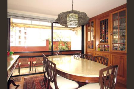 Apartamento à venda com 3 quartos, 230m² em Moema, São Paulo