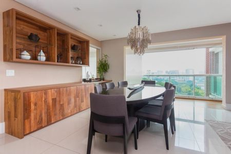 Apartamento à venda com 222m², 4 quartos e 4 vagas