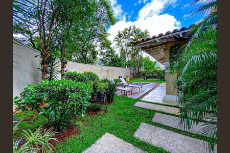 Casa à venda com 318m², 3 quartos e 4 vagas