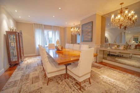 Casa à venda com 318m², 3 quartos e 4 vagas