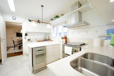 Casa à venda com 318m², 3 quartos e 4 vagas