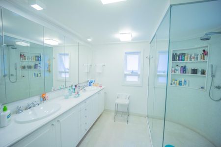 Casa à venda com 318m², 3 quartos e 4 vagas