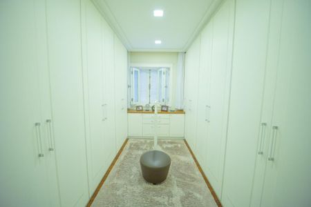 Casa à venda com 318m², 3 quartos e 4 vagas