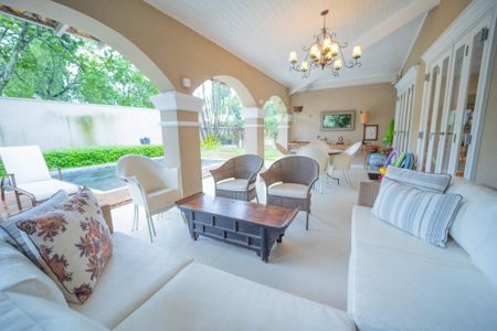 Casa à venda com 318m², 3 quartos e 4 vagas