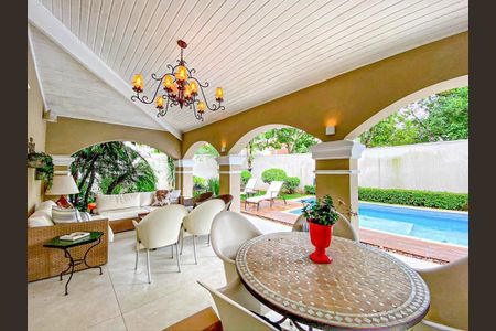 Casa à venda com 318m², 3 quartos e 4 vagas