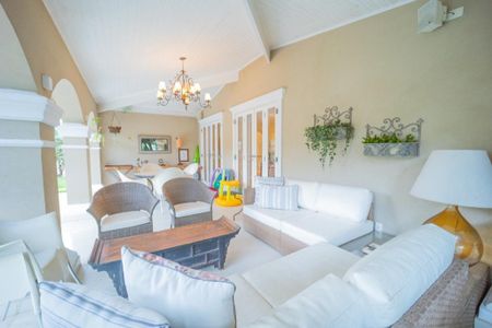 Casa à venda com 318m², 3 quartos e 4 vagas
