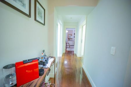 Casa à venda com 318m², 3 quartos e 4 vagas