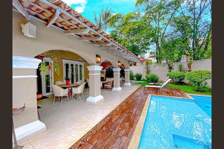 Casa à venda com 318m², 3 quartos e 4 vagas