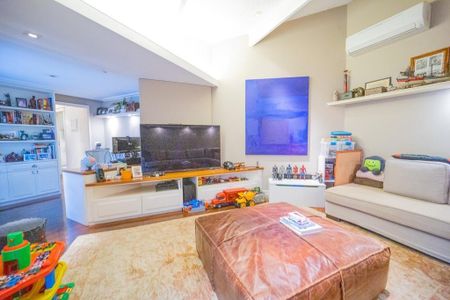 Casa à venda com 3 quartos, 318m² em Pacaembu, São Paulo