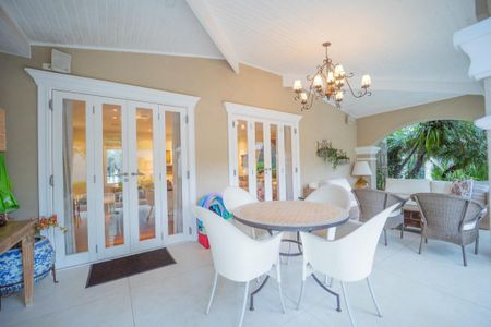 Casa à venda com 318m², 3 quartos e 4 vagas