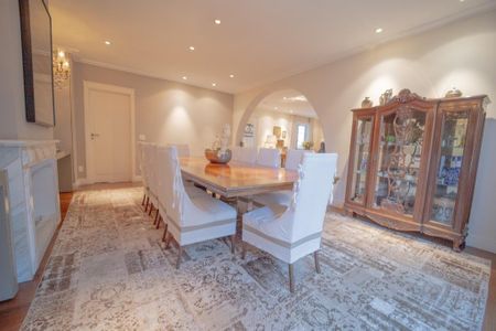 Casa à venda com 318m², 3 quartos e 4 vagas