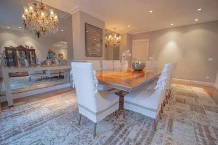 Casa à venda com 318m², 3 quartos e 4 vagas