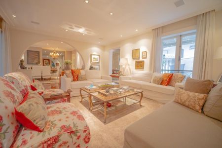 Casa à venda com 3 quartos, 318m² em Pacaembu, São Paulo