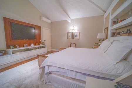 Casa à venda com 318m², 3 quartos e 4 vagas