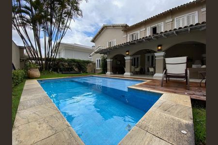Casa à venda com 318m², 3 quartos e 4 vagas