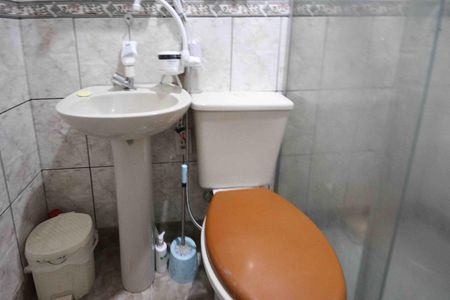 Casa à venda com 312m², 6 quartos e 6 vagas Casa à venda com 312m², 6 quartos e 6 vagasBanheiro da Suite