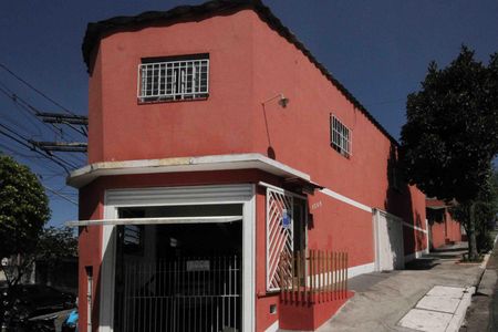 Casa à venda com 312m², 6 quartos e 6 vagas Casa à venda com 312m², 6 quartos e 6 vagasFachada