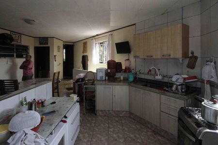 Casa à venda com 312m², 6 quartos e 6 vagas Casa à venda com 312m², 6 quartos e 6 vagasCozinha