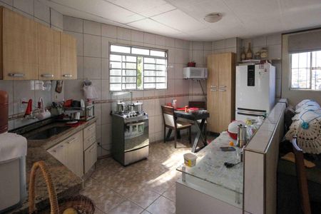 Casa à venda com 312m², 6 quartos e 6 vagas Casa à venda com 312m², 6 quartos e 6 vagasCozinha