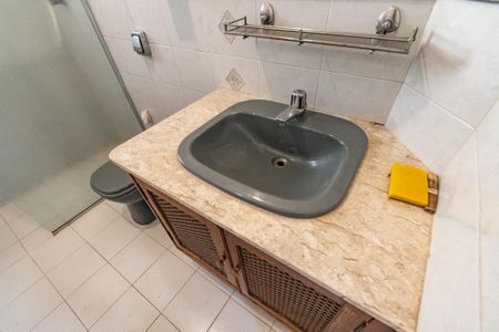 Apartamento à venda com 74m², 2 quartos e sem vagaBanheiro