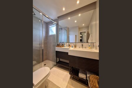 Apartamento para alugar com 170m², 3 quartos e 4 vagas Apartamento para alugar com 170m², 3 quartos e 4 vagasBanheiro da Suíte 3