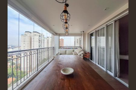 Apartamento para alugar com 170m², 3 quartos e 4 vagas Apartamento para alugar com 170m², 3 quartos e 4 vagasVaranda