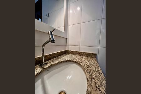 Apartamento à venda com 60m², 2 quartos e 1 vaga Apartamento à venda com 60m², 2 quartos e 1 vagaBanheiro